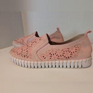 Ilse Jacobsen Tulip Laser Cut Slip Ons In Pink Sz. EU 41